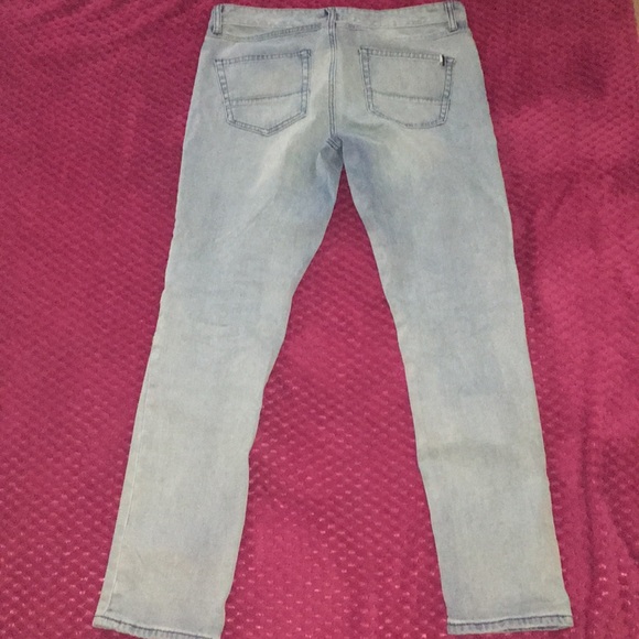 American Rag Men’s light wash distressed jeans - Picture 4 of 4